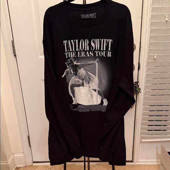 Taylor Swift Tops - Taylor Swift Black Long Sleeve T-Shirt Live Photo - 3X. NWOT